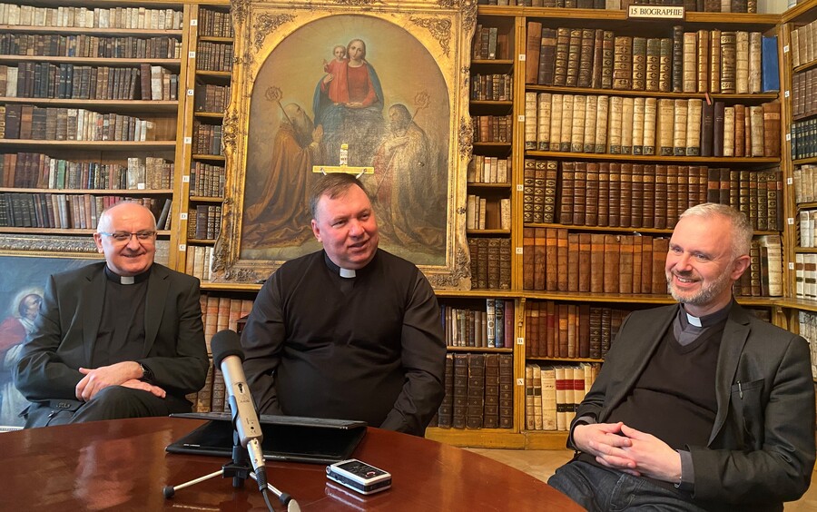Generalvikar P. Francois Stanula, der Generalobere P. Rogerio Gomes und Provinzial P. Martin Leitgöb schilderten in einem Pressegespräch die Situation der Redemptoristen.