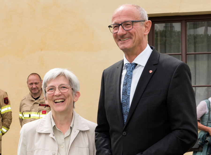 Auch Tirols Landeshauptmann Anton Mattle feierte mit Sr. Maria Maxwald und ihren Mitschwestern. / Dietmar Heidenkummer Auch Tirols Landeshauptmann Anton Mattle feierte mit Sr. Maria Maxwald und ihren Mitschwestern.
