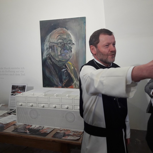 Abt Reinhold Dessl OCist im Sulzer-Raum des Stiftsmuseums / Thomas Hochradner