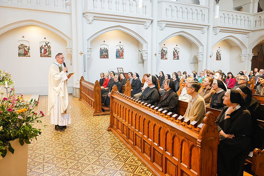 Abt Philipp Helm hielt beim Festgottesdienst in Graz anlässlich des 200. Geburtstags der Ordensgründerin der Kreuzschwestern, Sr. Maria Theresia Scherer, die Festpredigt. / Neuhold Abt Philipp Helm hielt beim Festgottesdienst in Graz anlässlich des 200. Geburtstags der Ordensgründerin der Kreuzschwestern, Sr. Maria Theresia Scherer, die Festpredigt.