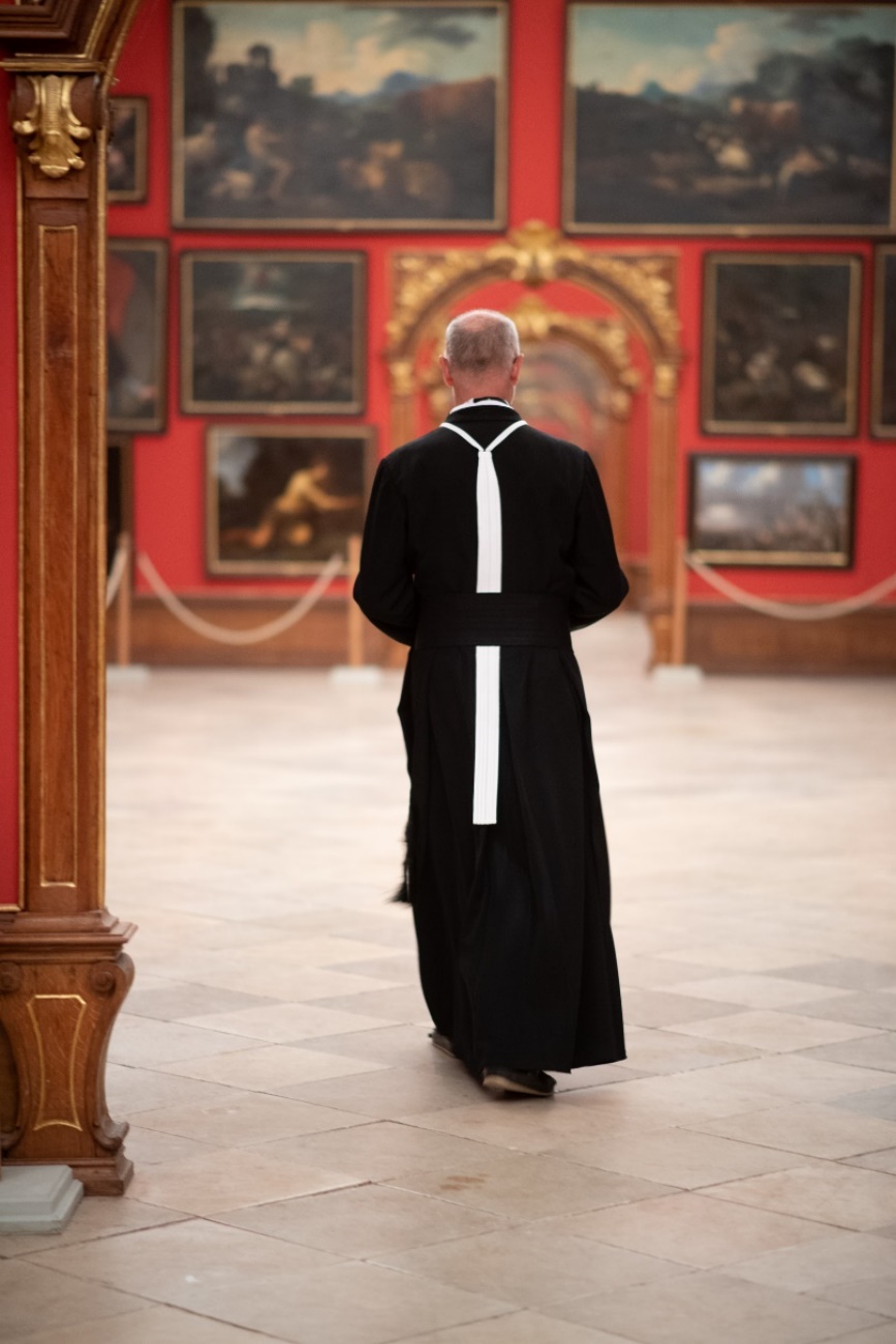 Kustos der Sammlungen Mag. Harald R. Ehrl CanReg in der Barockgalerie des Stiftes / Stift St. Florian/Werner Kerschbaummayr