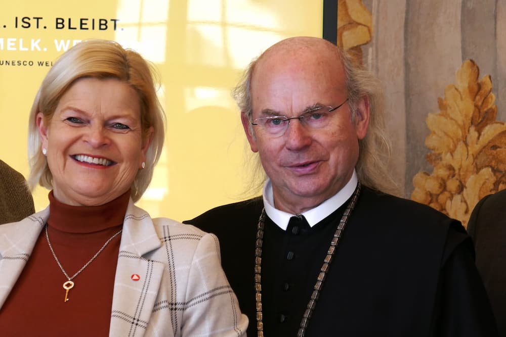 Ministerin Klaudia Tanner mit Abt Georg Wilfinger OSB / ÖOK/ml Ministerin Klaudia Tanner mit Abt Georg Wilfinger OSB
