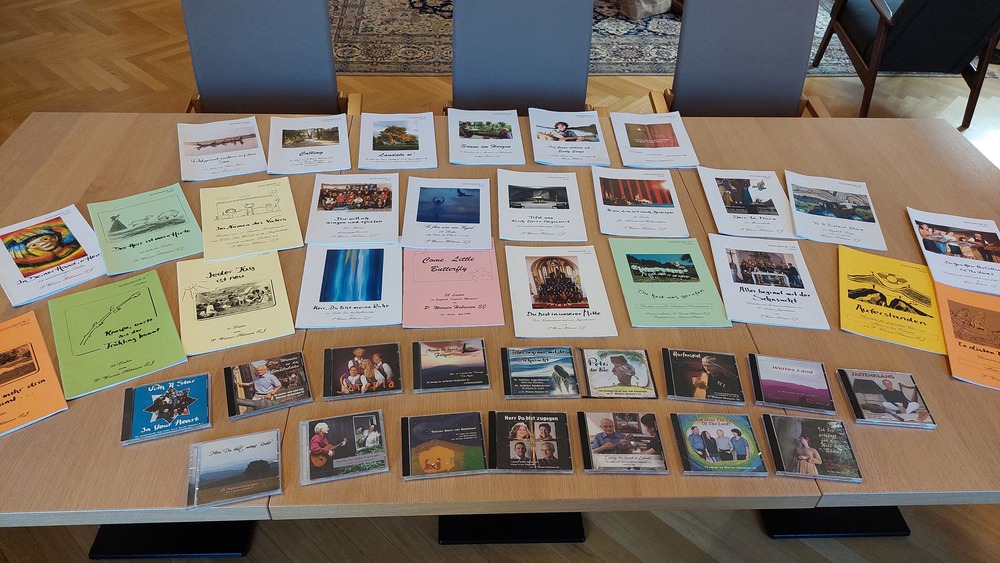 CDs und Notenhefte von P. Werner Hebeisen / ÖOK/rs CDs und Notenhefte von P. Werner Hebeisen