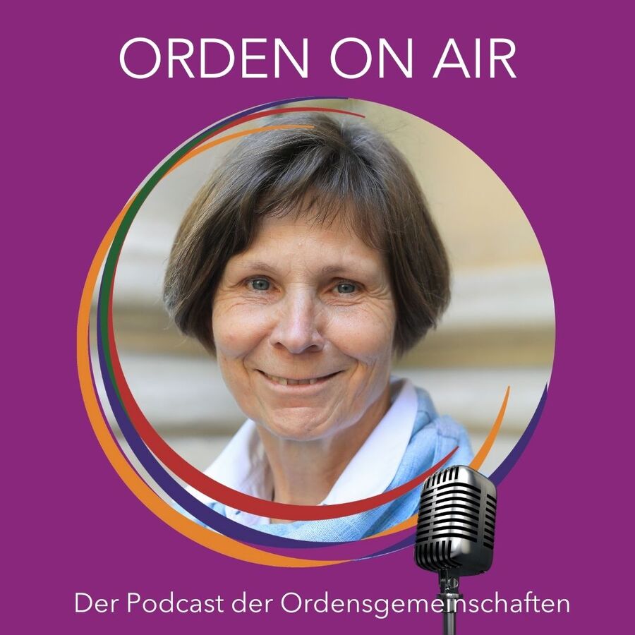 Sr. Christine Rod lachend