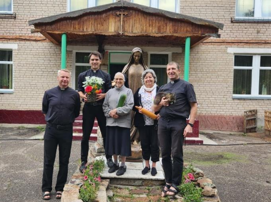 Sr. Kunigunde Fürst mit Patres / privat Sr. Kunigunde Fürst mit Patres
