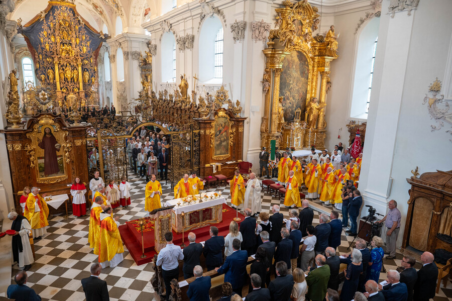 Abt German Erd feierte sein 50-jähriges Priesterjubiläum mit zahlreichen Gästen und Priesterkollegen. / Diözese Innsbruck/Sigl Abt German Erd feierte sein 50-jähriges Priesterjubiläum mit zahlreichen Gästen und Priesterkollegen.