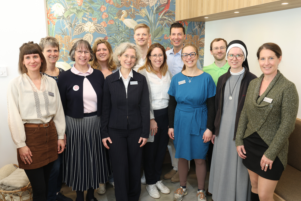 Eröffnung Tageshospiz Aumannplatz - Gruppenfoto Team / © Katharina Schiffl, Katharina Schiffl Eröffnung Tageshospiz Aumannplatz - Gruppenfoto Team