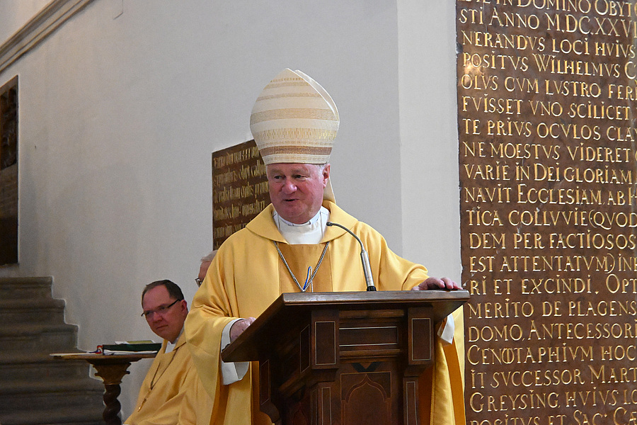 H. Ewald Donhoffer möge als Priester und Musiker ein „Diener der Freude und ein Diener der Schönheit“ sein, sagte Bischof Scheuer in seiner Predigt.
