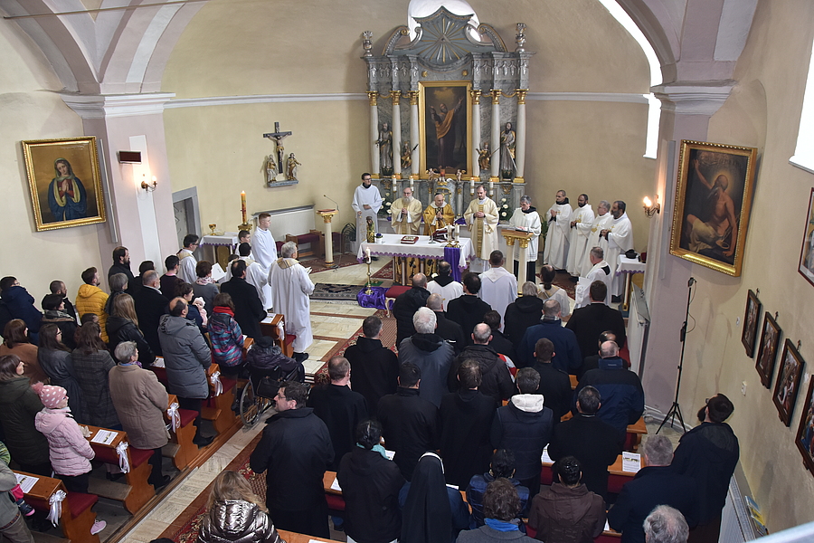 Die Kirche in Frater Philipp Boškas Heimatgemeinde Hôrka war gut gefüllt.