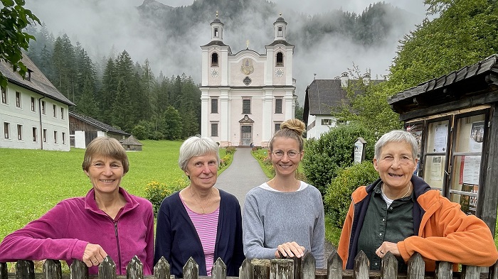 (v.l.n.r.) Schwester Arlette, Schwester Theresia, Schwester Anne, Schwester Karolina laden herzlichen zum Abschiedsgottesdienst am 9. September 2023 um 13 Uhr ein. / eds (v.l.n.r.) Schwester Arlette, Schwester Theresia, Schwester Anne, Schwester Karolina laden herzlichen zum Abschiedsgottesdienst am 9. September 2023 um 13 Uhr ein.