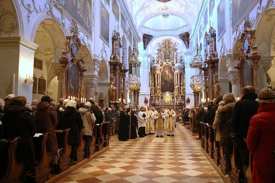 Erzabt Jakob Auer eröffnete den Festgottesdienst mit den Worten: „Dieses Fest ist ein Jahrhundertereignis.“