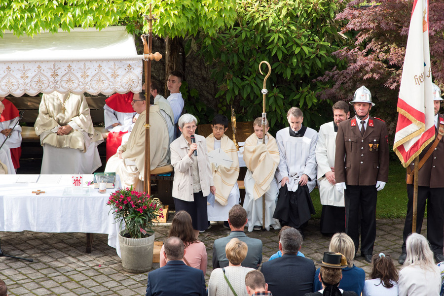 Gemeinschaftsleiterin Sr. Maria Maxwald hielt die Begrüßungsrede beim Jubiläumsfest in Baumkirchen. / Dietmar Heidenkummer Gemeinschaftsleiterin Sr. Maria Maxwald hielt die Begrüßungsrede beim Jubiläumsfest in Baumkirchen.