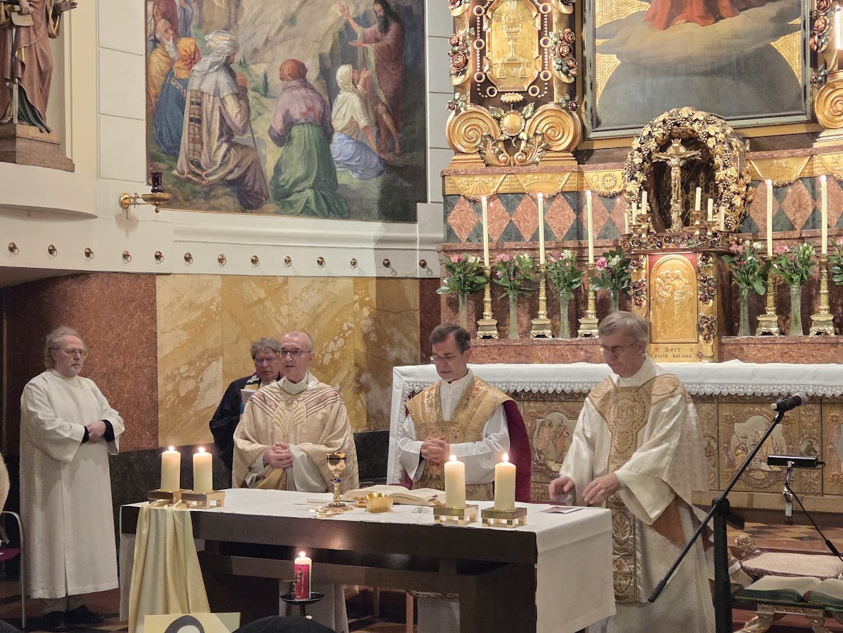 Klosterkirche Srn. vom Göttlichen Erlöser / Sabine Stangl Schwestern vom Göttlichen Erlöser