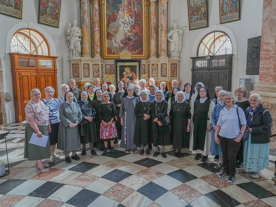 Mehr als 30 Ordensleute versammelten sich am 2. Juli 2025 im Innsbrucker Dom.