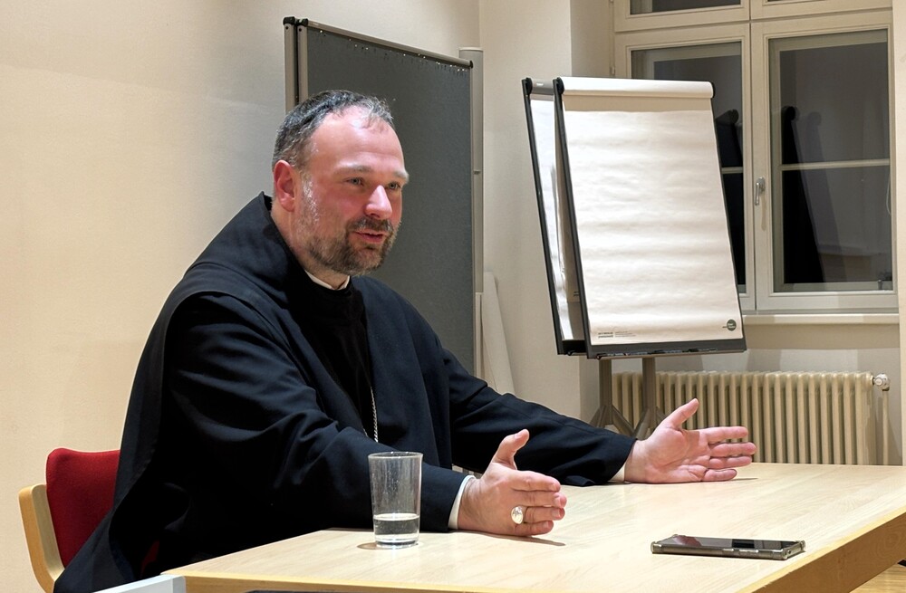 Abt Nikodemus Schnabel beim Gesprächsabend im Kardinal König Haus