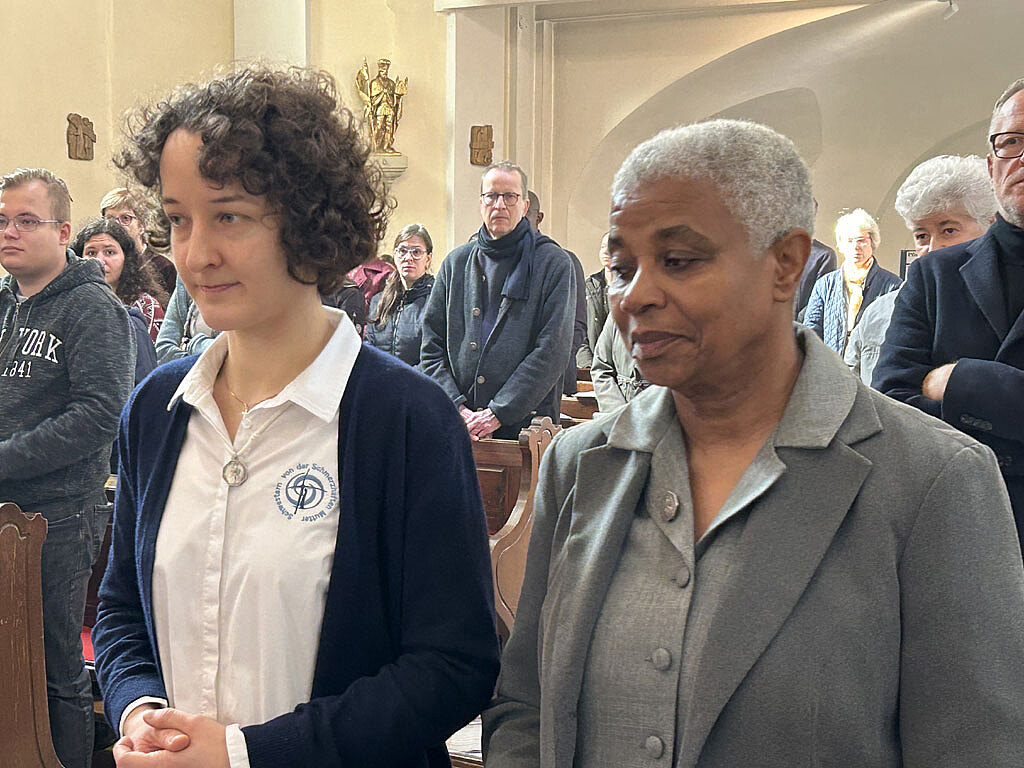 Sr. Jana Maria von der Zärtlichkeit Gottes und Generalassistentin Sr. Julie Marie Peters