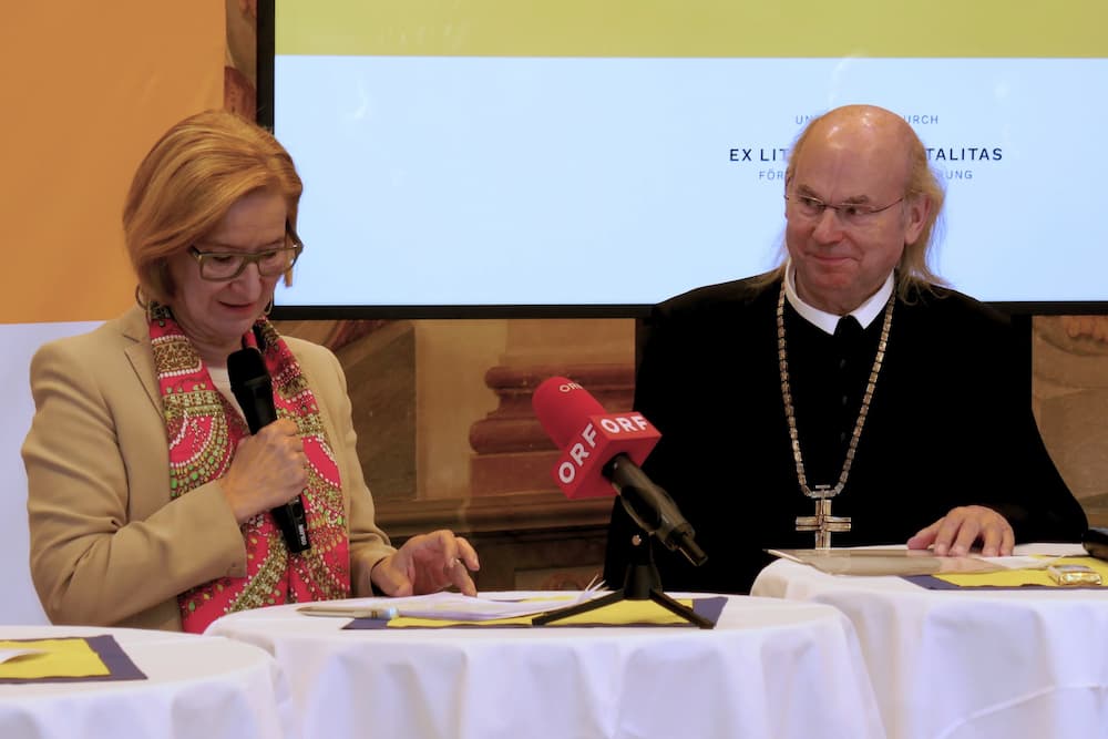 Landeshauptfrau Johanna Mikl-Leitner mit Abt Georg Wilfinger OSB / ÖOK/ml Landeshauptfrau Johanna Mikl-Leitner mit Abt Georg Wilfinger OSB
