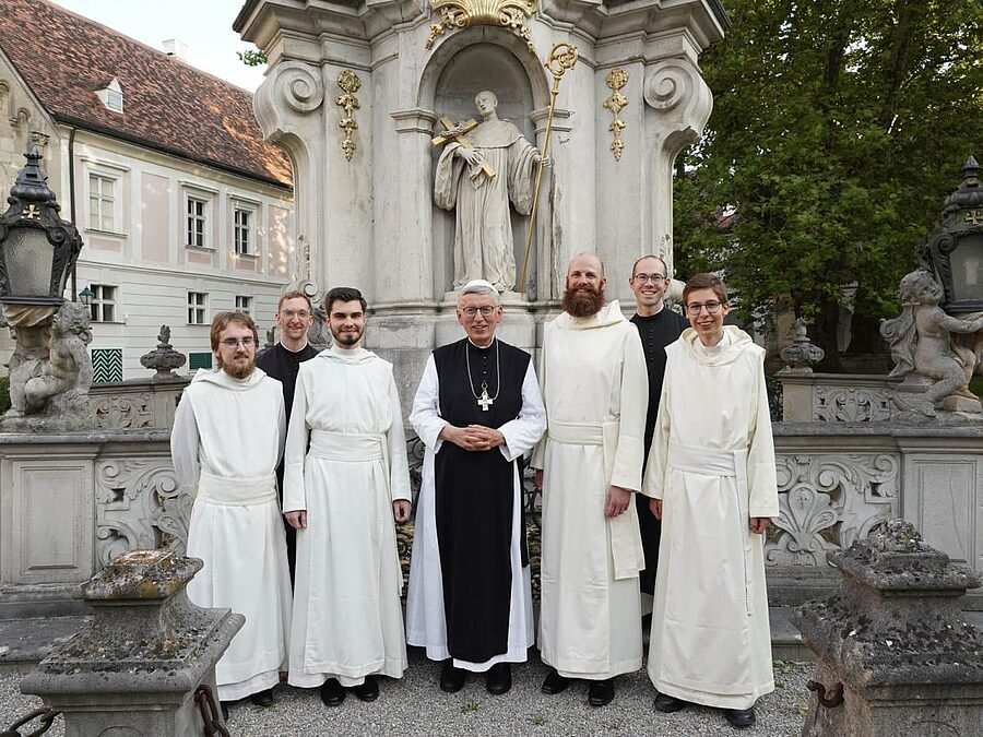 Fr. Arsenius, Fr. Amos, Fr. Jakobus Maria und Fr. Virgil begannen am 14. August 2025 ihr Noviziat im Stift Heiligenkreuz. / Stift Heiligenkreuz/Elisabeth Fürst Fr. Arsenius, Fr. Amos, Fr. Jakobus Maria und Fr. Virgil begannen am 14. August 2025 ihr Noviziat im Stift Heiligenkreuz.