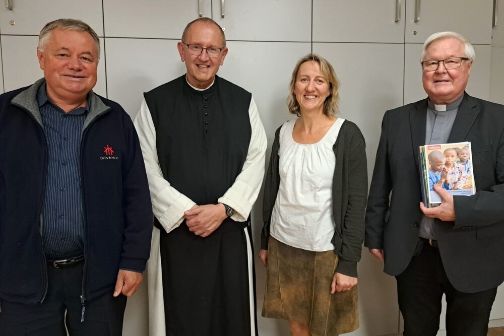 Pater Hermann Sandberger, Pfarrer der Salesianerpfarre Amstetten Herz Jesu, Pater Karl Wallner, „Missio“-Nationaldirektor, Pastoralassistentin Michaela Böldl, Pater Bernhard Maier, Direktor der Salesianergemeinschaft in Amstetten / Wolfgang Zarl Pater Hermann Sandberger, Pfarrer der Salesianerpfarre Amstetten Herz Jesu, Pater Karl Wallner, „Missio“-Nationaldirektor, Pastoralassistentin Michaela Böldl, Pater Bernhard Maier, Direktor der Salesianergemeinschaft in Amstetten