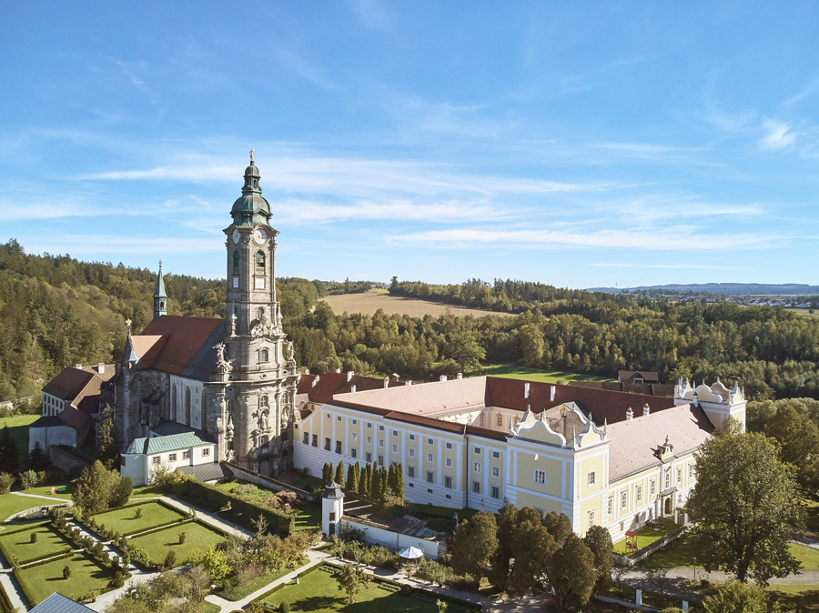 Trägt nun offiziell das Europäische Kulturerbe-Siegel: Das Zisterzienserstift Zwettl. / Waldviertel Tourismus, lichtstark.com Trägt nun offiziell das Europäische Kulturerbe-Siegel: Das Zisterzienserstift Zwettl.