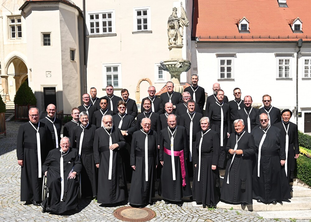 Dem Konvent des Stifts Klosterneuburg gehören derzeit 37 Chorherren an. / Stift Klosterneuburg/W. Hanzmann Dem Konvent des Stifts Klosterneuburg gehören derzeit 37 Chorherren an.