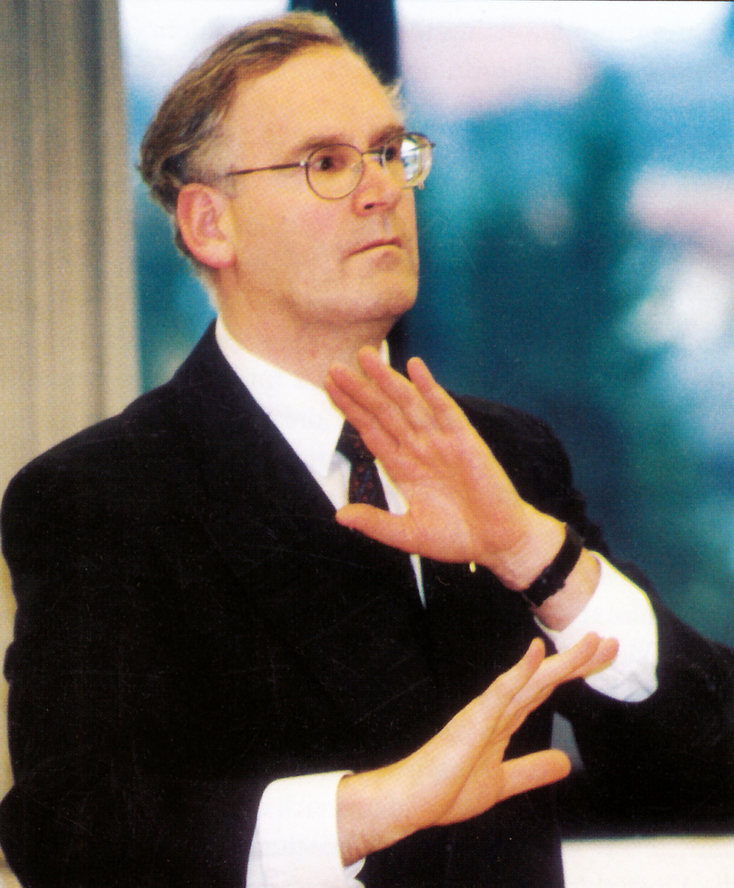 Abb. 2: Pater Martin Fuchsberger als Chorleiter. / Privatbesitz Familie Fuchsberger Abb. 2: Pater Martin Fuchsberger als Chorleiter.