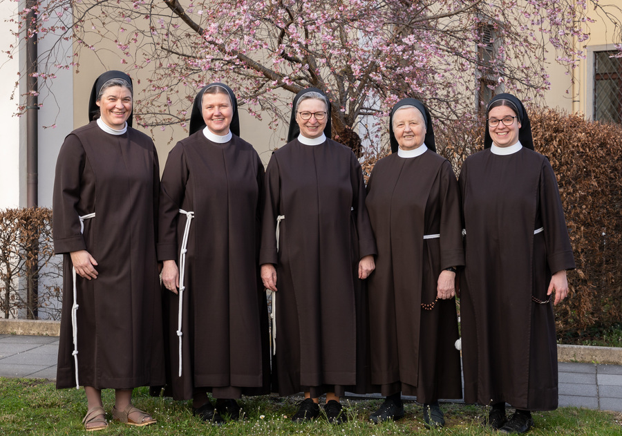 Sr. Johanna Ziebermayr, Sr. Rita Kitzmüller, Sr. Barbara Lehner, Sr. Rosa Steiner und Sr. Luzia Reiter (v.l.) bilden in den kommenden sechs Jahren das Leitungsteam der Elisabethinen Linz-Wien.