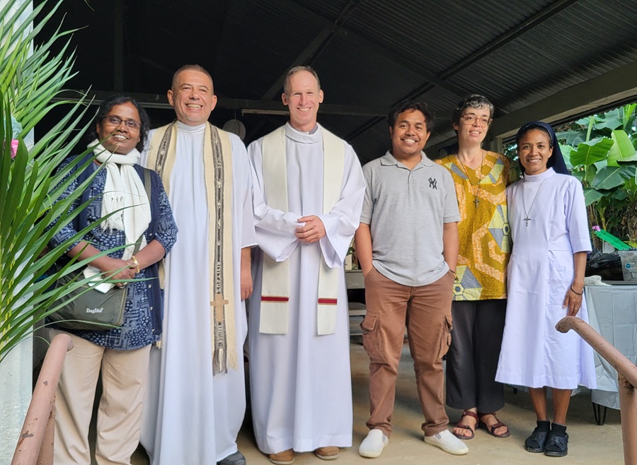 Zwei Steyler Missionare aus Indonesien und der Slowakei betreuen die Pfarre Mayari.