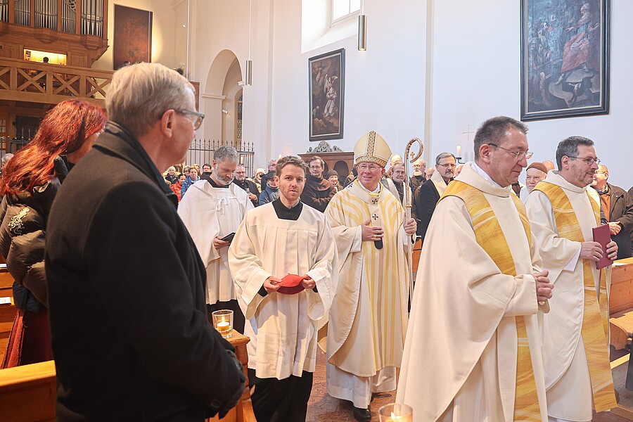Erzbischof Franz Lackner stand dem Festgottesdienst in der sanierten Klosterkirche der Kapuziner vor. / Land Salzburg/Franz Neumayr Erzbischof Franz Lackner stand dem Festgottesdienst in der sanierten Klosterkirche der Kapuziner vor.