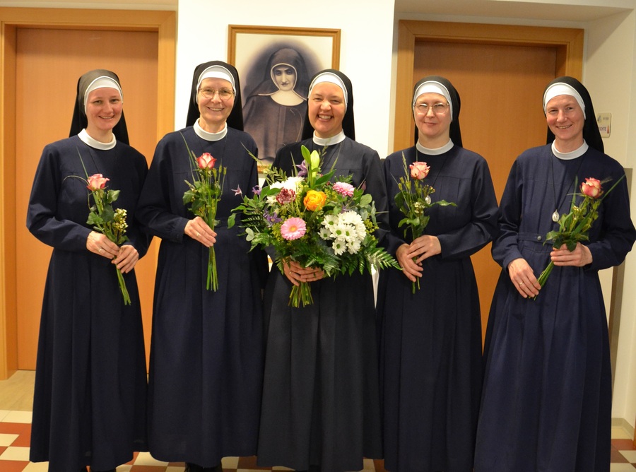 Sr. Mirjam Schmedler (Mitte) ist die neue Generaloberin der Vorauer Marienschwestern. Ihr stehen Sr. M. Katharina Wagner, Vikarin Sr. Johanna Schlagbauer, Sr. M. Paula Zangl und Sr. M. Emmanuelle Sommer (v.l.) zur Seite.