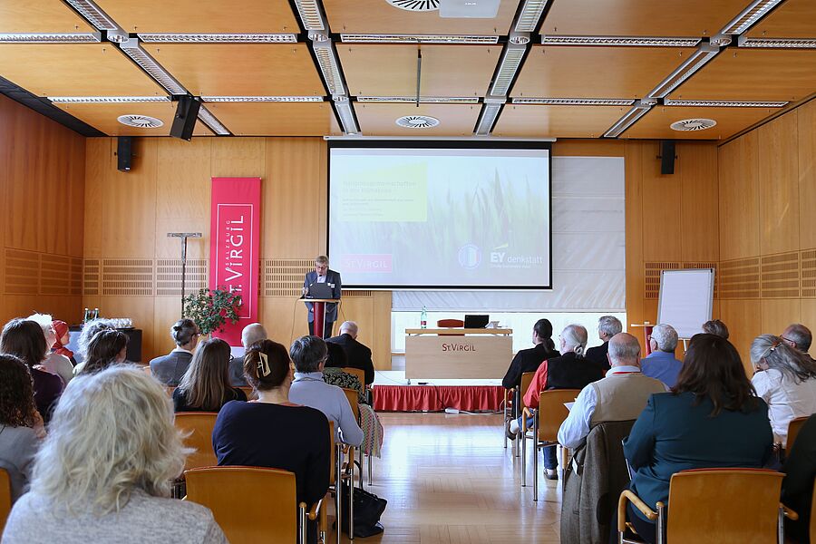 Die Tagung der „Kommission Weltreligionen“ der Österreichischen Bischofskonferenz widmete sich im Salzburger Bildungszentrum St. Virgil dem Thema „Beherrschen – bewahren – verbunden sein. Religionen und ihre ökologischen Potenziale“.