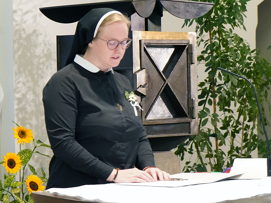 Sr. Sabine Grangl legte am 2. August 2025 ihre Ewige Profess bei den Grazer Franziskanerinnen von der Unbefleckten Empfängnis ab. / Franziskanerinnen von der Unbefleckten Empfängnis/Mussnig Sr. Sabine Grangl legte am 2. August 2025 ihre Ewige Profess bei den Grazer Franziskanerinnen von der Unbefleckten Empfängnis ab.