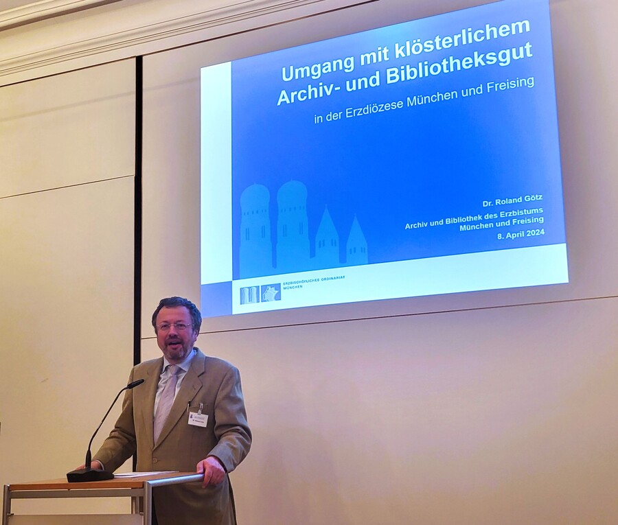Roland Götz aus dem Archiv und der Bibliothek des Erzbistums München Freising referierte über den Umgang mit klösterlichem Archiv- und Bibliotheksgut. / ÖOK/km Roland Götz aus dem Archiv und der Bibliothek des Erzbistums München Freising referierte über den Umgang mit klösterlichem Archiv- und Bibliotheksgut.