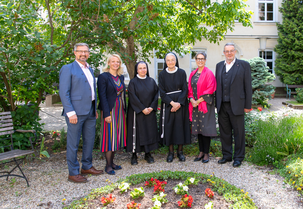 von links: Anton Süss, Martha Mikulka, Sr. Maria Irina Teiner, Sr. Petronilla Herl, Maria Habersack, Rudi Luftensteiner / OÖK/ Elisabeth Mayr-Wimmer von links: Anton Süss, Martha Mikulka, Sr. Maria Irina Teiner, Sr. Petronilla Herl, Maria Habersack, Rudi Luftensteiner
